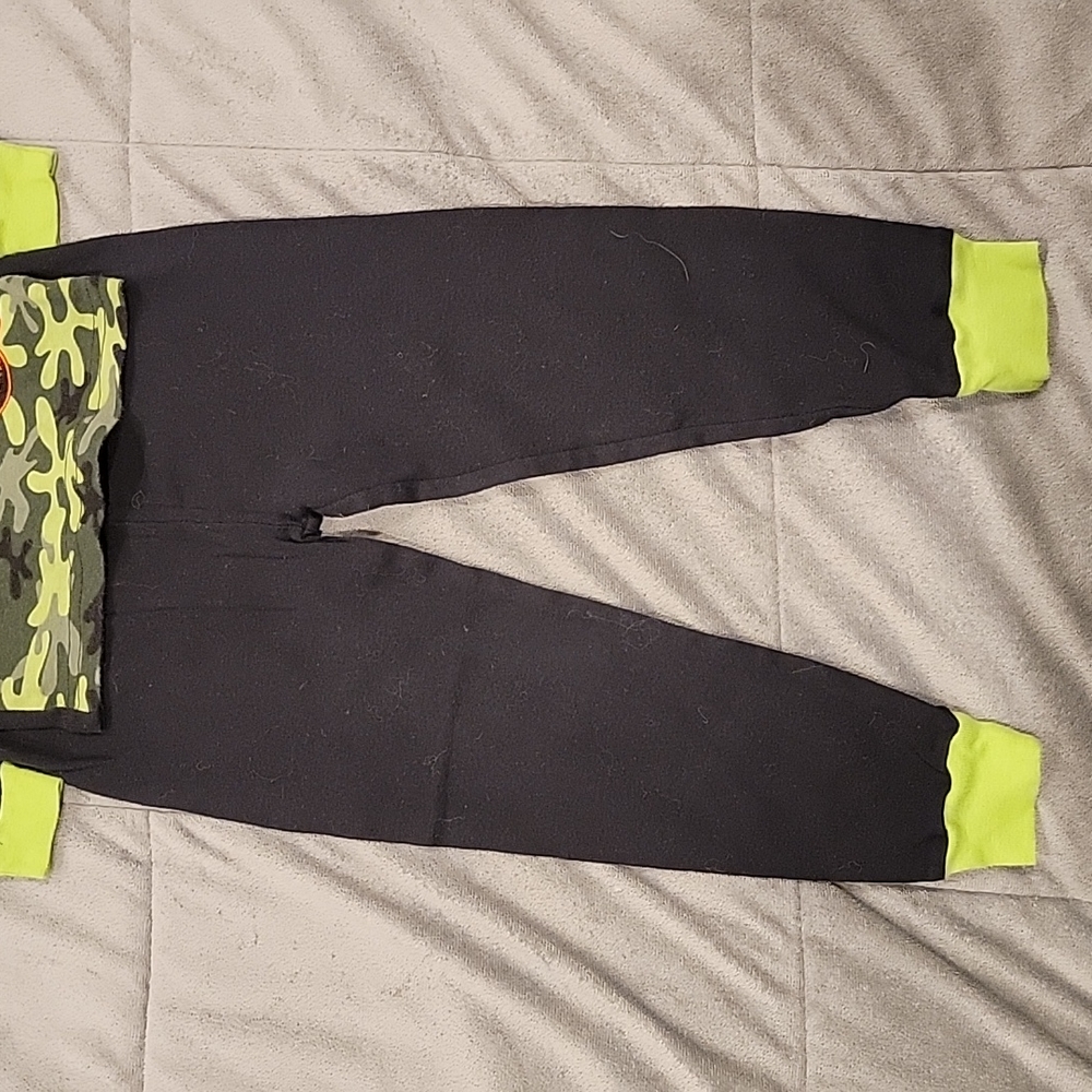 Jurassic World PJ Set - Picture 4 of 4